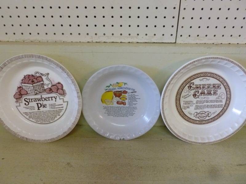 lot 328 image: Pie Plates