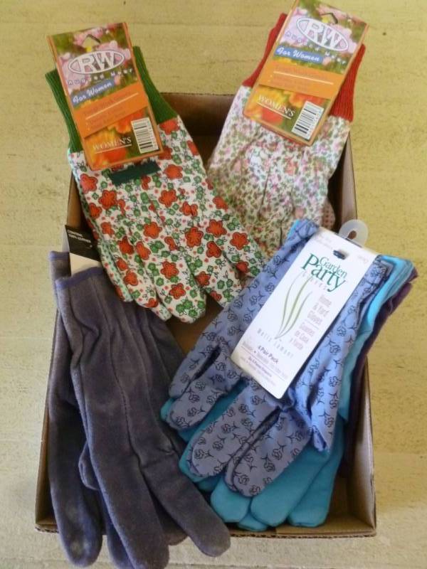 lot 331 image: Gardening Gloves