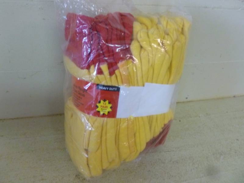 lot 332 image: New Chore Gloves