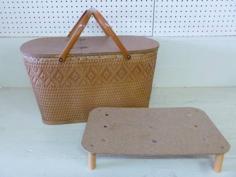 lot 342 image: Vintage Picnic Basket