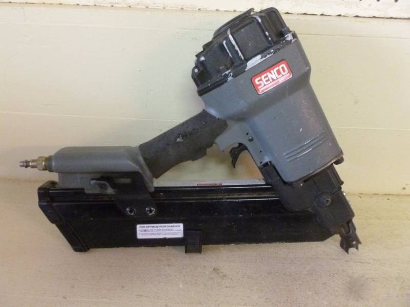 lot 345 image: Senco Nail Gun