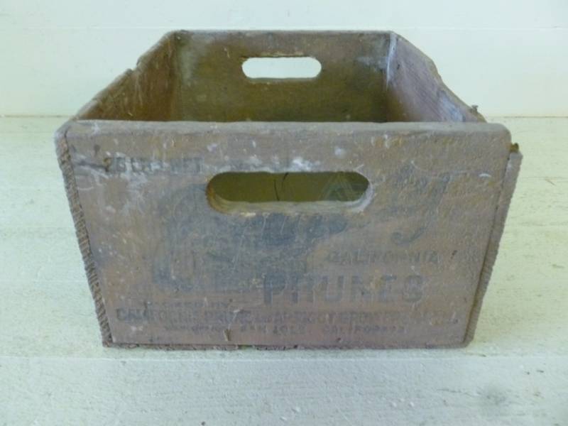 lot 364 image: Vintage Wooden Box