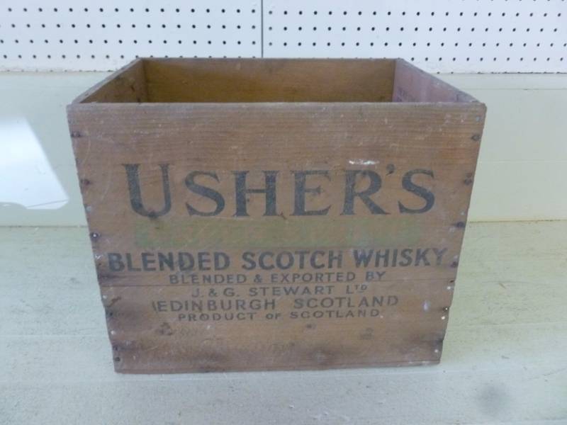 lot 366 image: Vintage Wooden Case