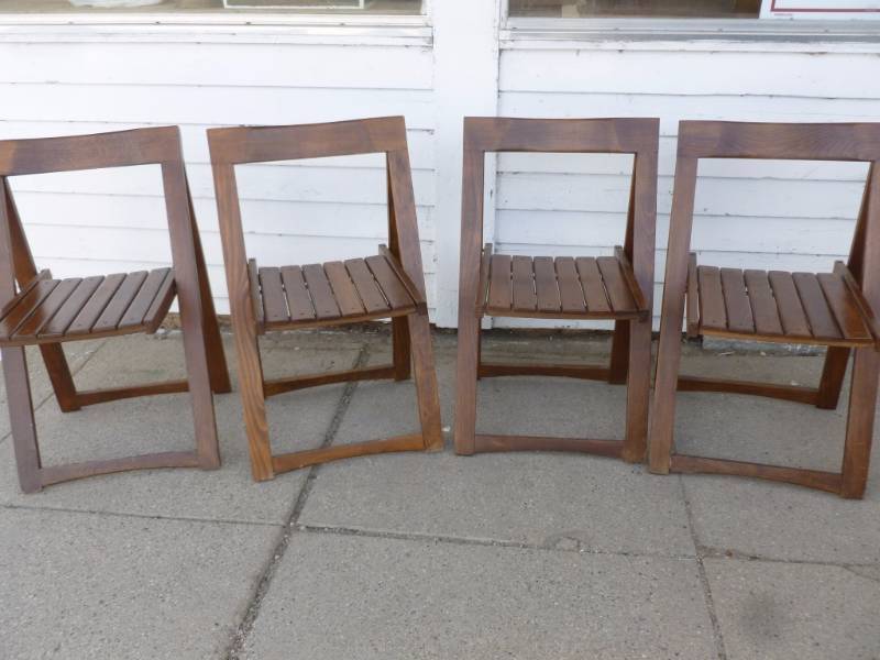 lot 368 image: Wooden Folding Chairs