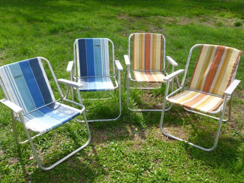 lot 379 image: Lawn Chairs