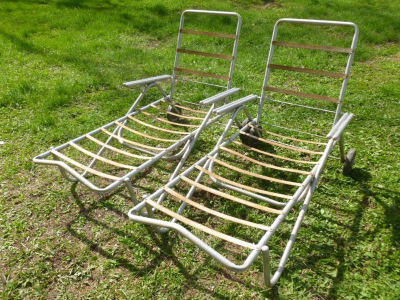 lot 385 image: Vintage Lawn Chairs