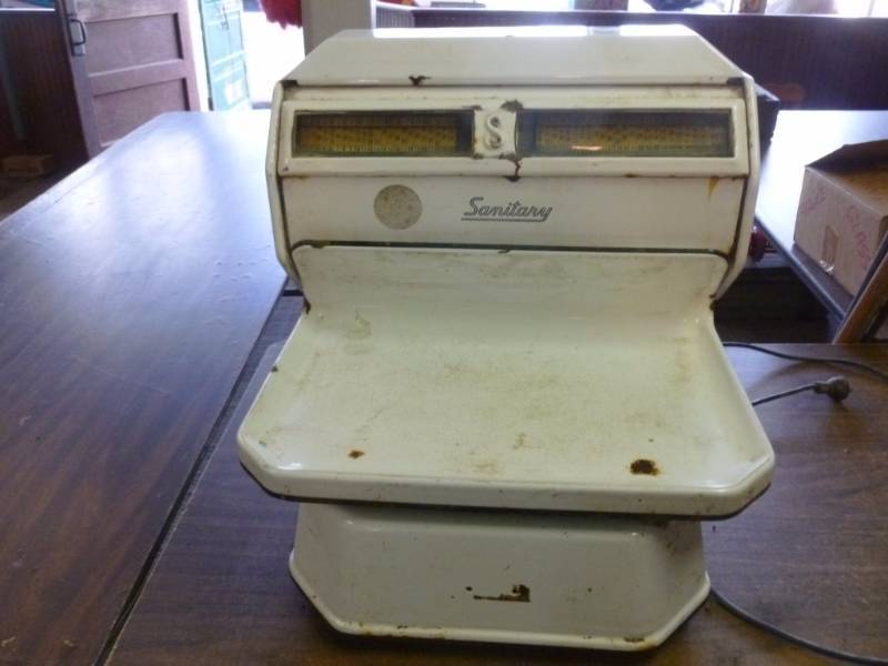 lot 398 image: Vintage Scale