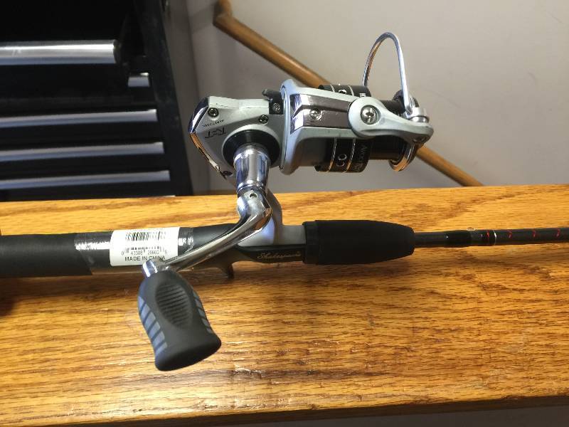 lot 32 image: Shakespeare Alpha ALP60 2M 6 Med 6-12lb 2Pc Reel Combo