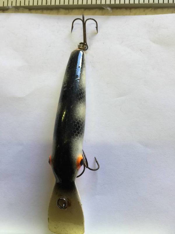 lot 69 image: Rainbow  Shallow diver lure