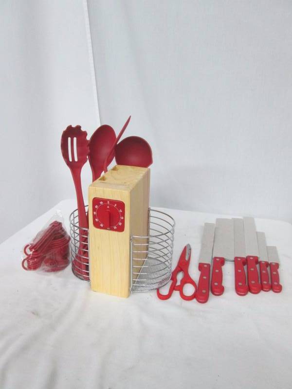 lot 46 image: 25-pc. Pro Cutlery and Gadget Set