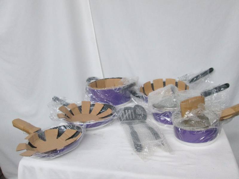 lot 35 image: Alcove 12-pc. Nonstick Aluminum Cookware Set