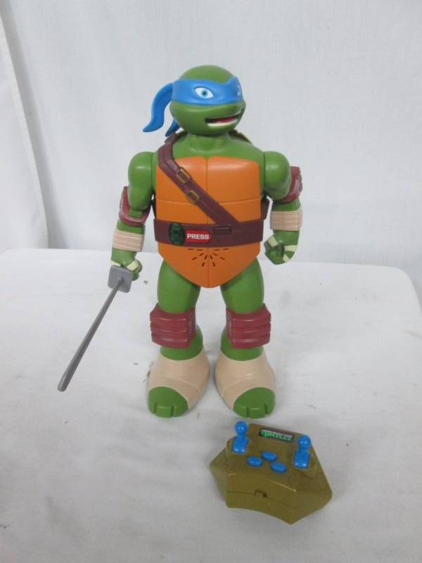 lot 51 image: Teenage Mutant Ninja Turtles Remote-Controlled Leonardo