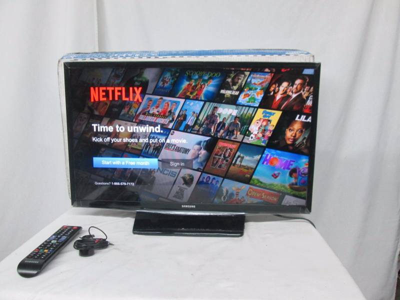 lot 10 image: Samsung 28 720p LED Smart TV