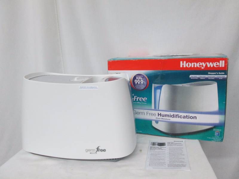 lot 39 image: Honeywell Germ-Killing Cool Mist Humidifier