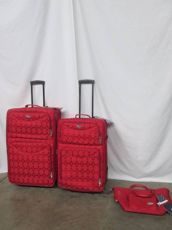 lot 23 image: American Flyer Argyle Jacquard Luggage Set