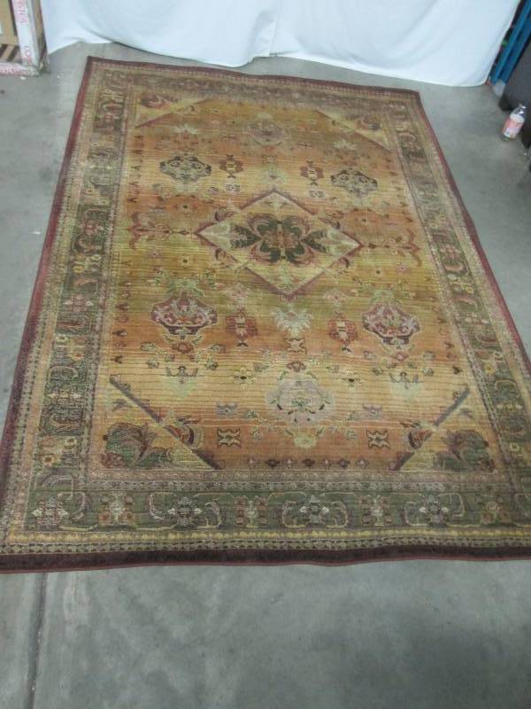 lot 22 image: Area Rug