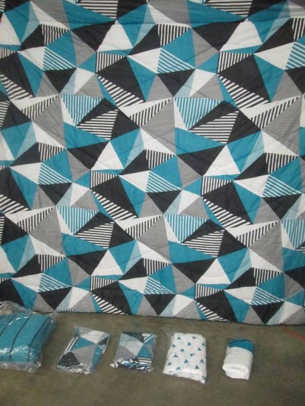 lot 72 image: Alcove Headliner Bedroom Set - King