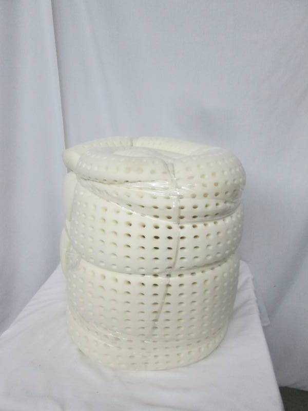 lot 21 image: McLeland Design 4 Visco Foam Mattress Topper - King