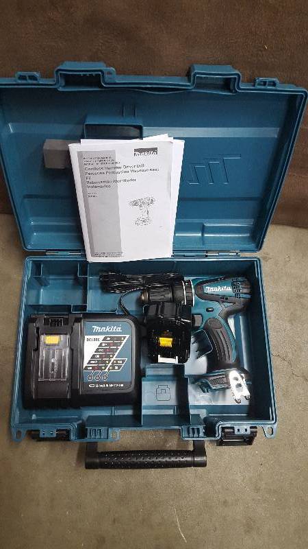 lot 5 image: Makita 18-Volt LXT Lithium-Ion 12 in. Cordless Hammer DriverDrill Kit new