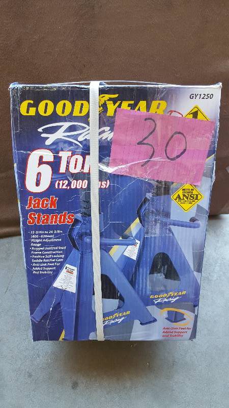 lot 30 image: GOODYEAR 6 TON JACK STAND  New