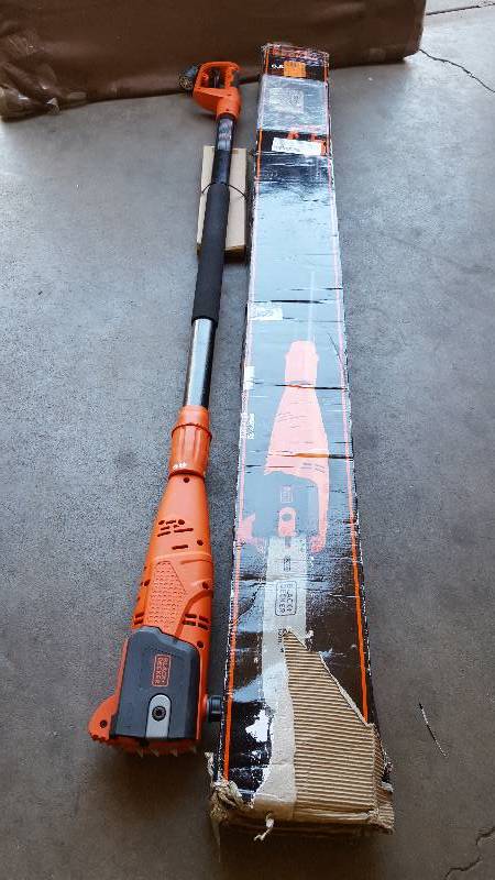 lot 33 image: BLACKDECKER  10 in. 6.5 Amp Electric Corded Pole Chain Saw new