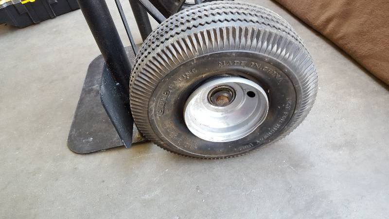 lot 44 image: Milwaukee 800 lb. Capacity 2-in-1 Convertible Hand Truck