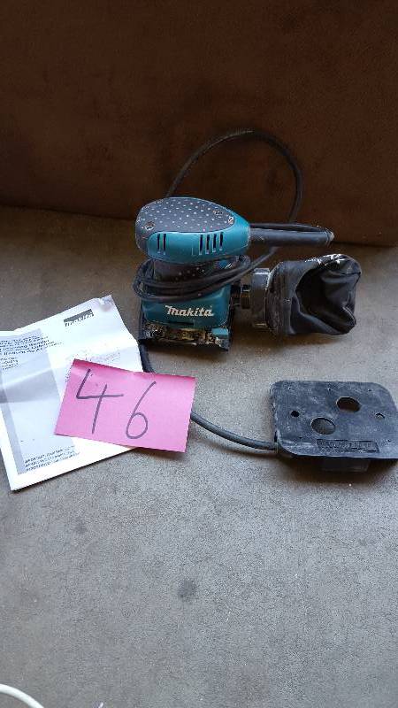 lot 46 image: Makita 2 Amp Corded 14 Sheet Finishing Sander used working conditions