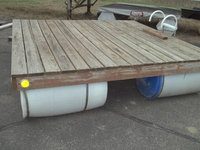 lot 5 image: Swim Raft 8 x 8 with ladder