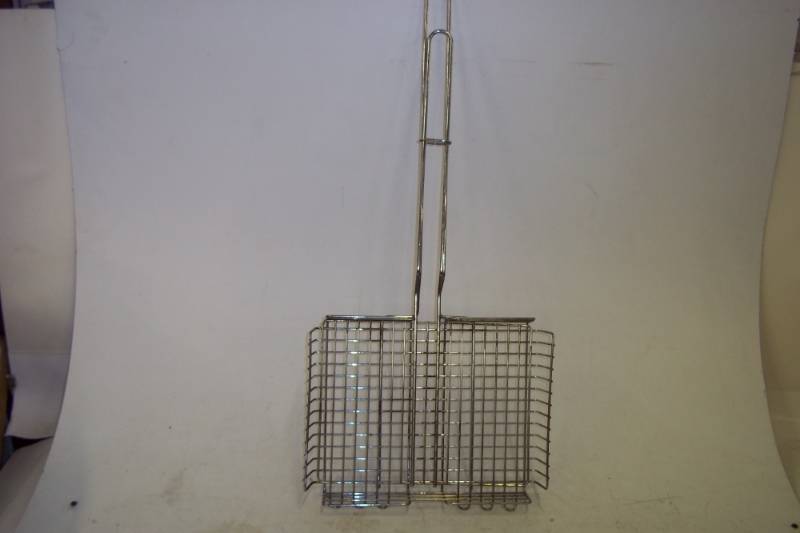 lot 7 image: Camp grillfish basket
