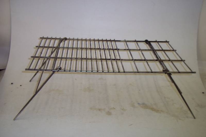 lot 12 image: Foldable campfire grate. 12x24