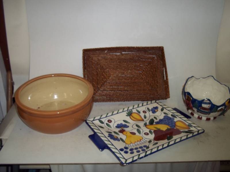 lot 29 image: Flower pots and serving trays