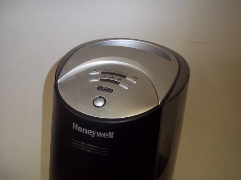 lot 38 image: Honewell humidifier