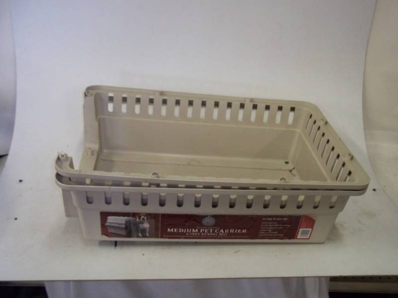 lot 39 image: Medium Pet Taxi