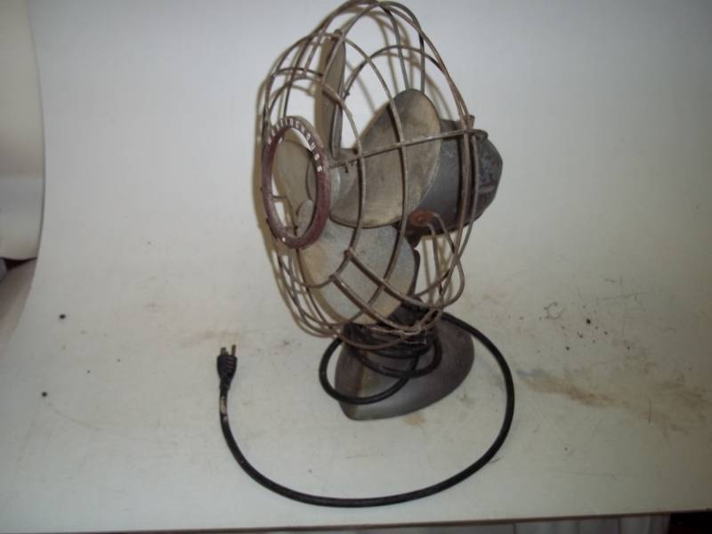 lot 45 image: Vintage Fan