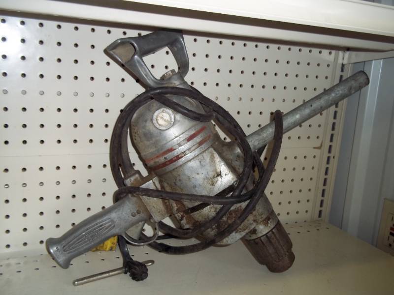 lot 47 image: Milwaukee Heavy Duty Drill
