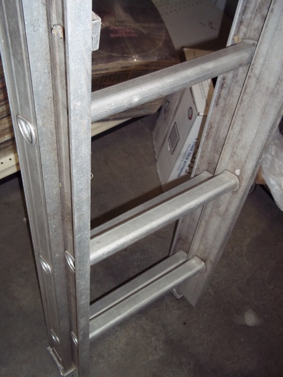 lot 53 image: Keller 20 Aluminum Extension Ladder