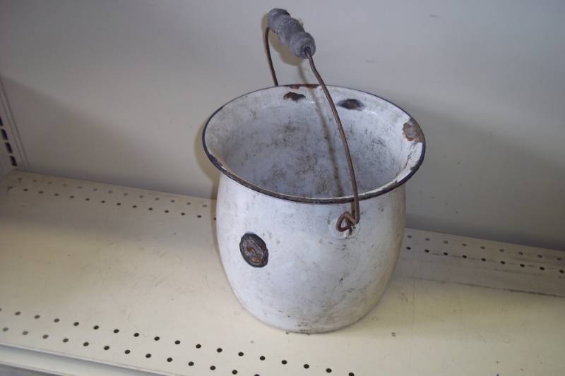 lot 59 image: Vintage Pot