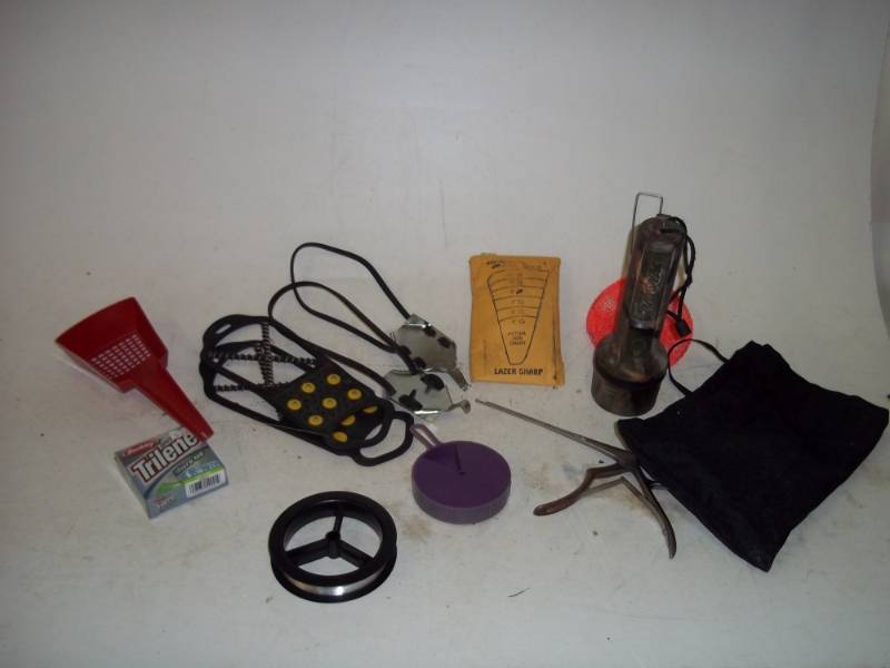 lot 67 image: Ice Fishing Supplies
