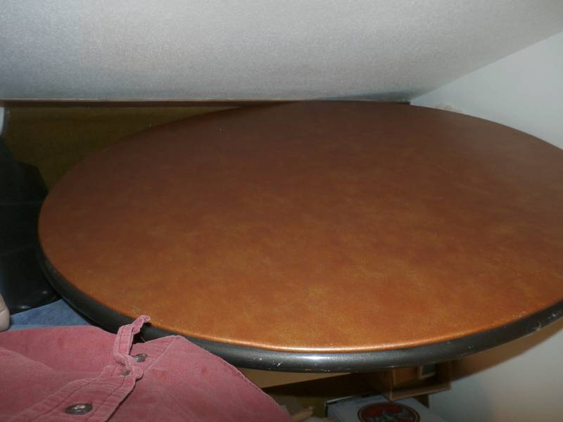 round folding table