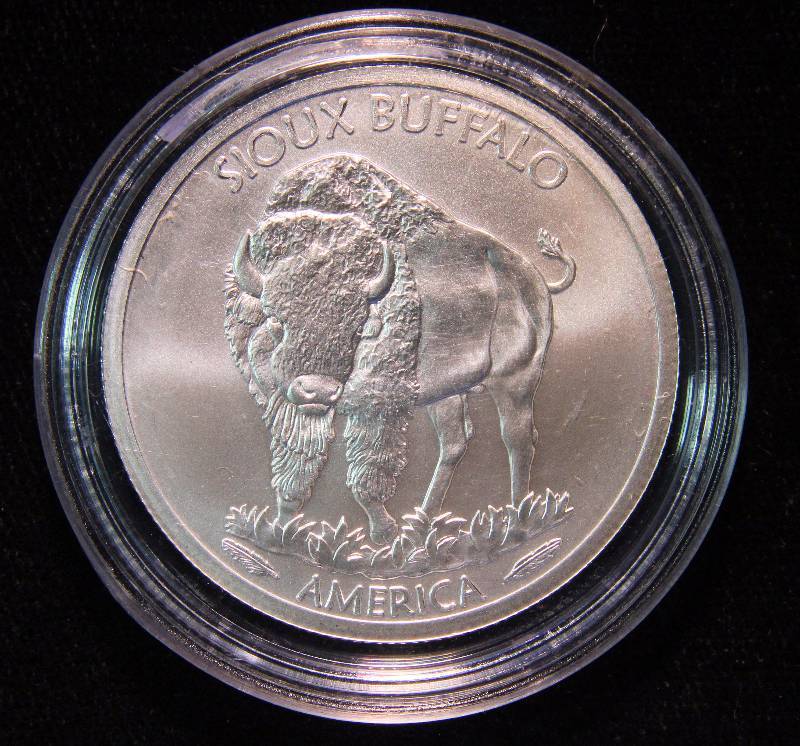 1 TROY Oz. .999 FINE SILVER ROUND SIOUX SOVEREIGN NATION DESIGN IN AIRTITE HOLDER
