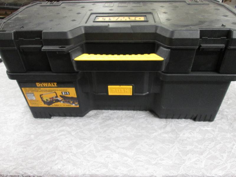 Dewalt 2 in 1 24 inch tote with pow...