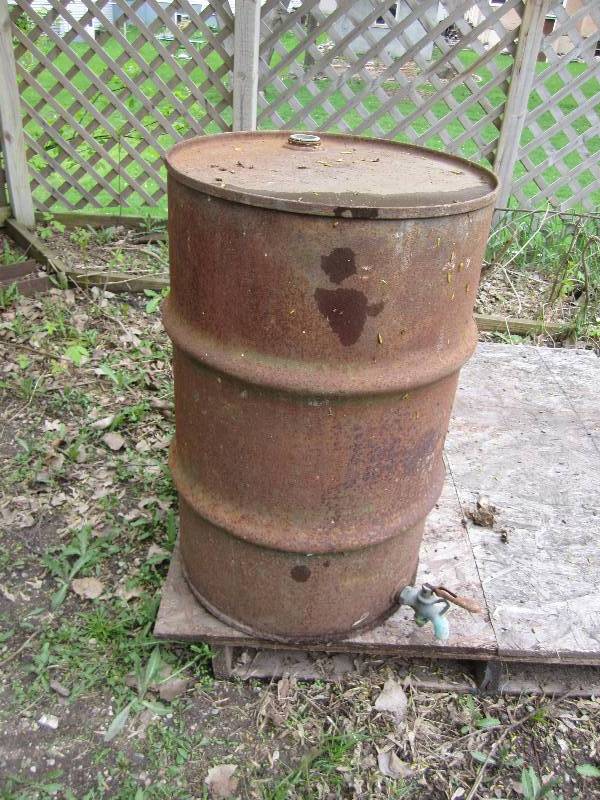 Metal barrel with vintage pour tap...