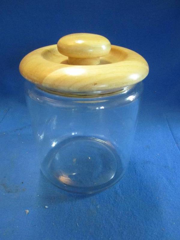 Large glass canister with sealing w...