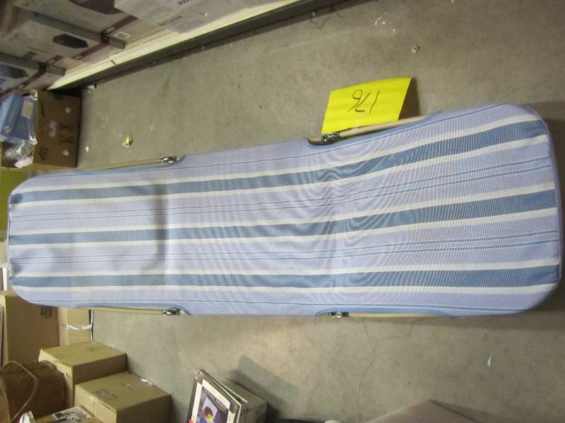 Folding lounge chair...