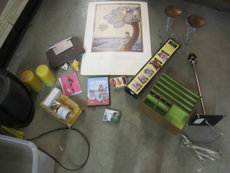 Lot of dcor and household items...