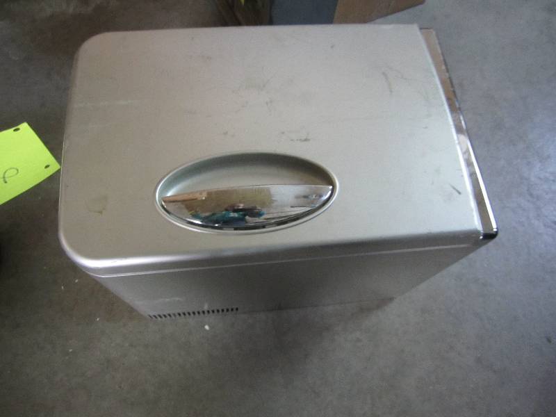 Mini Cooler with electric plug and ...