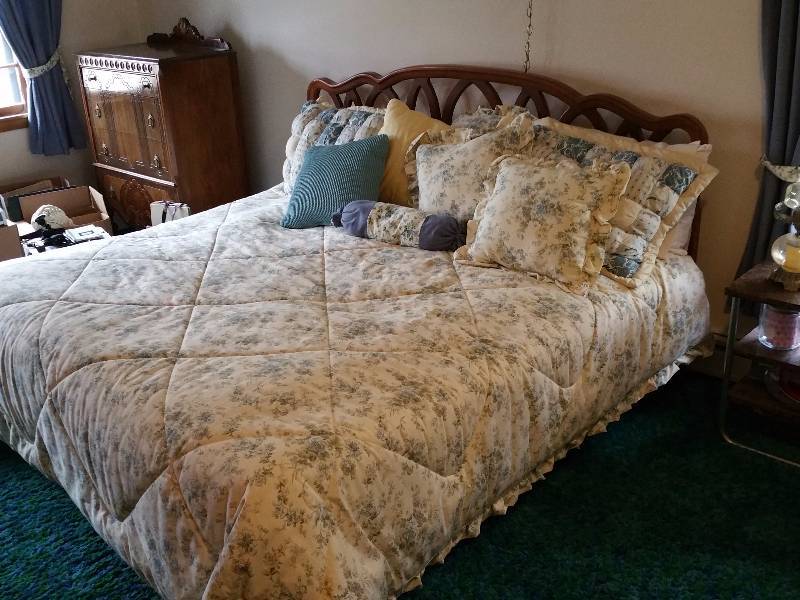 lot 2 image: Antique King Sized Headboard  Bed