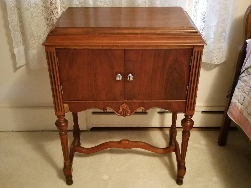 lot 8 image: Antique Music Cabinet