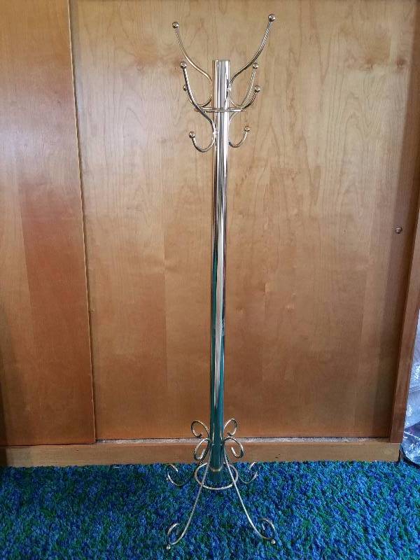 lot 18 image: Brass Coat Hanger  Stand