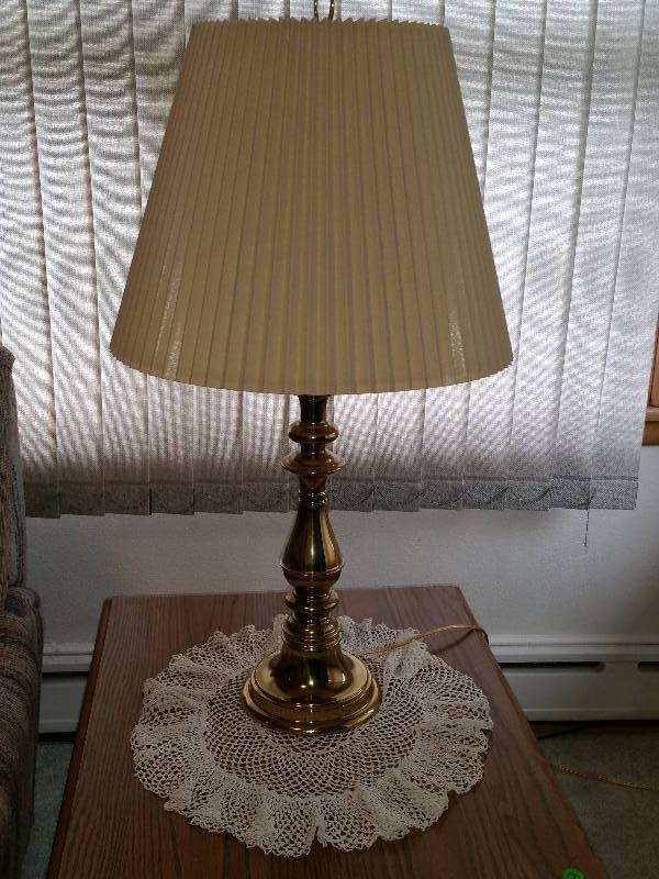 lot 19 image: Vintage Stiffel Polished Brass Table Lamp